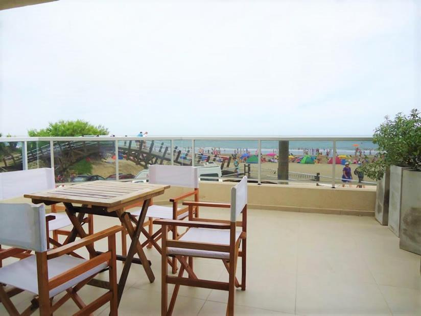 Hotel Tejas Rojas Villa Gesell Exterior photo
